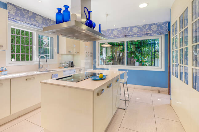 Privat kustretreat som kombinerar fred, primär plats och exceptionellt värde