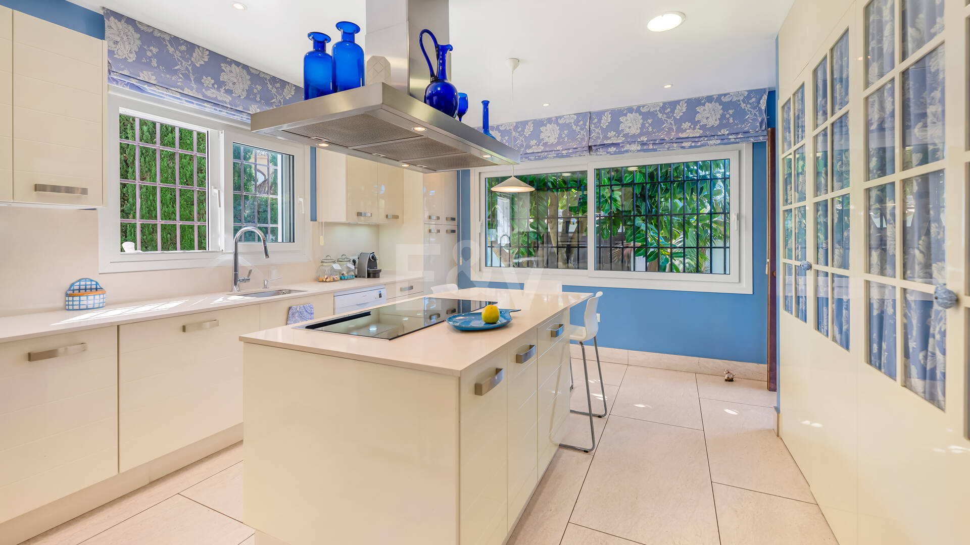 Private Coastal Retreat Combining Peace, Prime Location and Exceptional Value