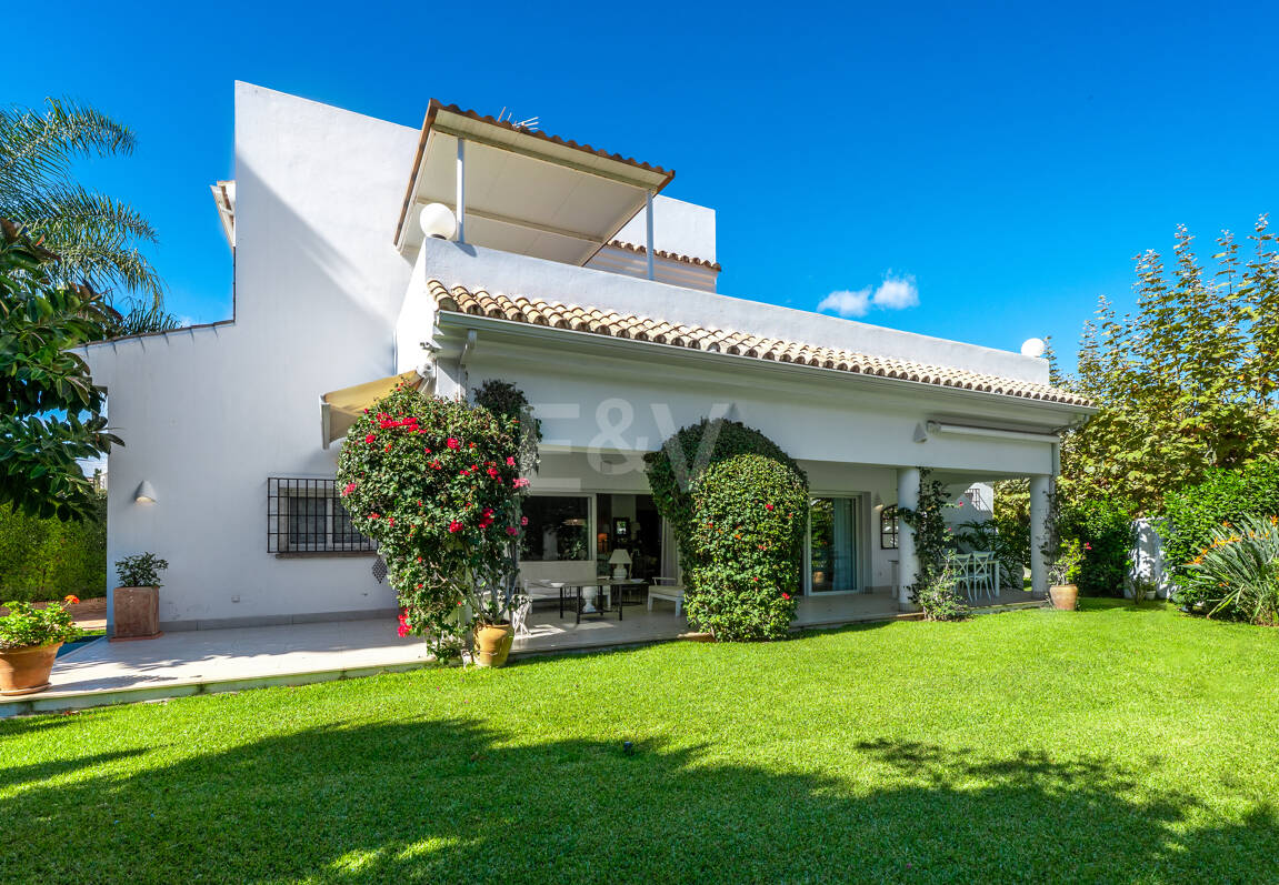 Privat kustretreat som kombinerar fred, primär plats och exceptionellt värde