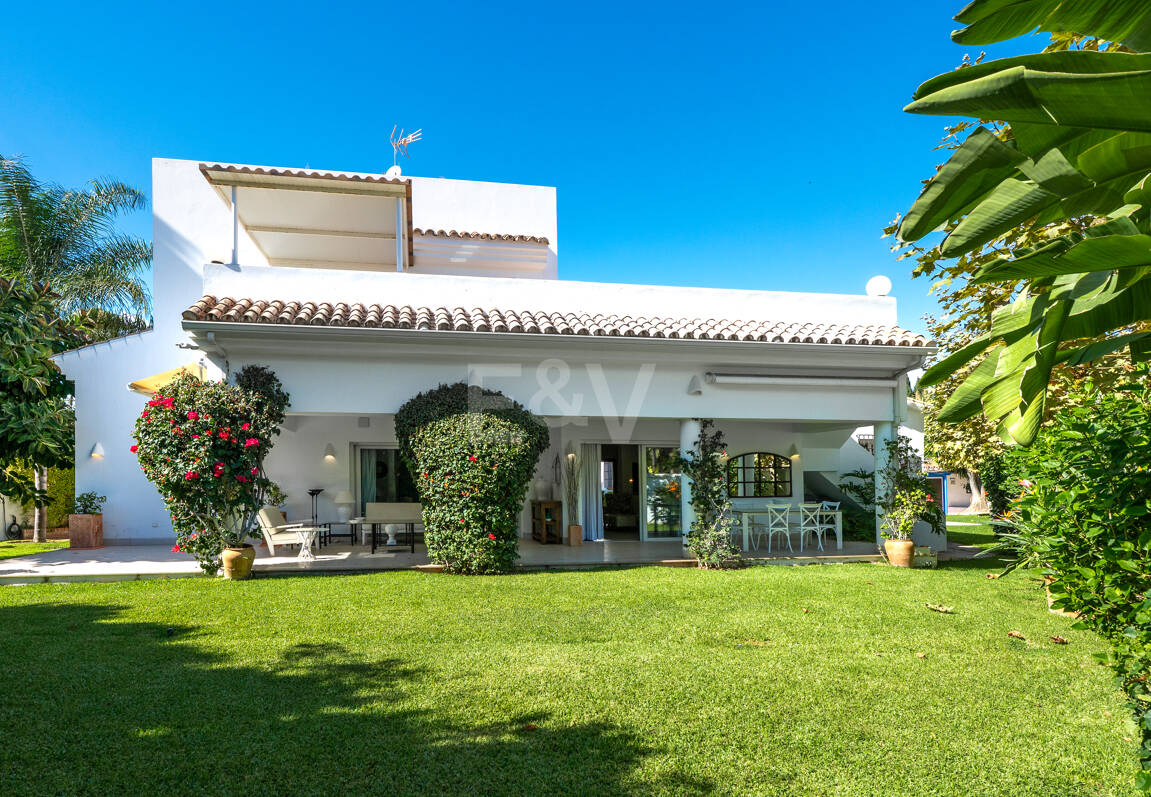 Privat kustretreat som kombinerar fred, primär plats och exceptionellt värde