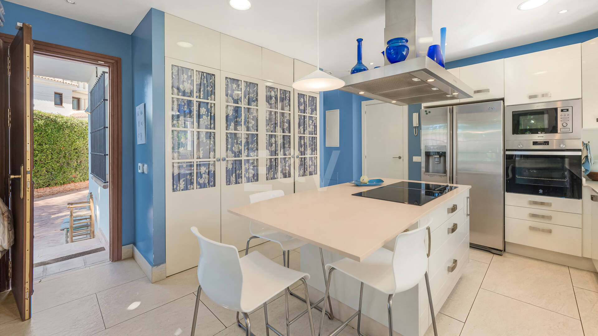 Private Coastal Retreat Combining Peace, Prime Location and Exceptional Value