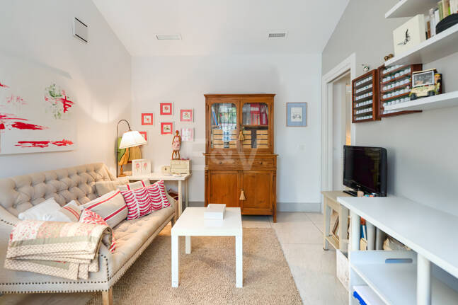 Privat kustretreat som kombinerar fred, primär plats och exceptionellt värde