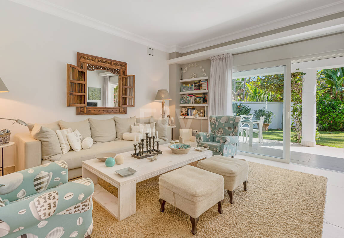 Privat kustretreat som kombinerar fred, primär plats och exceptionellt värde