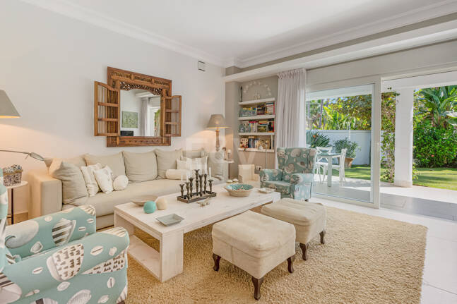 Privat kustretreat som kombinerar fred, primär plats och exceptionellt värde