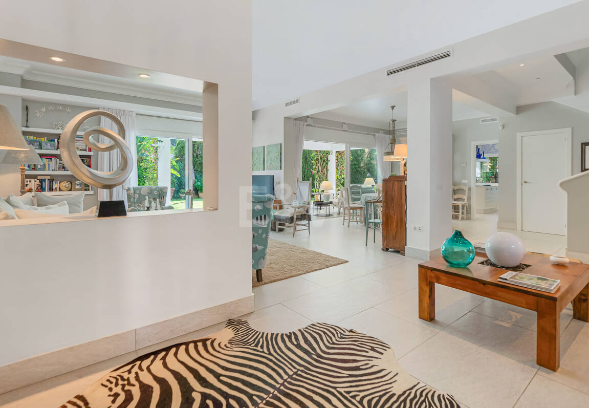 Privat kustretreat som kombinerar fred, primär plats och exceptionellt värde