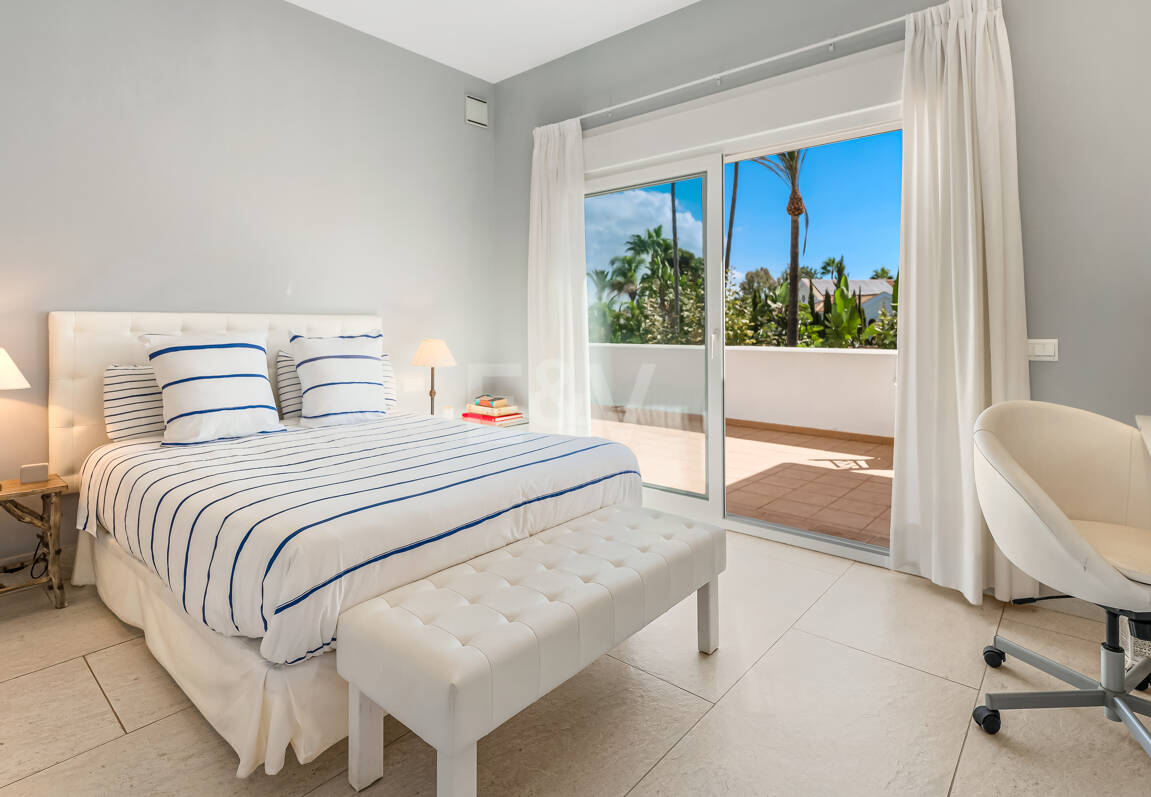 Privat kustretreat som kombinerar fred, primär plats och exceptionellt värde