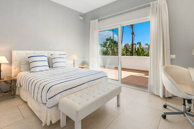 Privat kustretreat som kombinerar fred, primär plats och exceptionellt värde