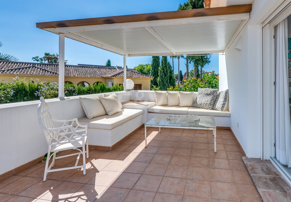 Privat kustretreat som kombinerar fred, primär plats och exceptionellt värde