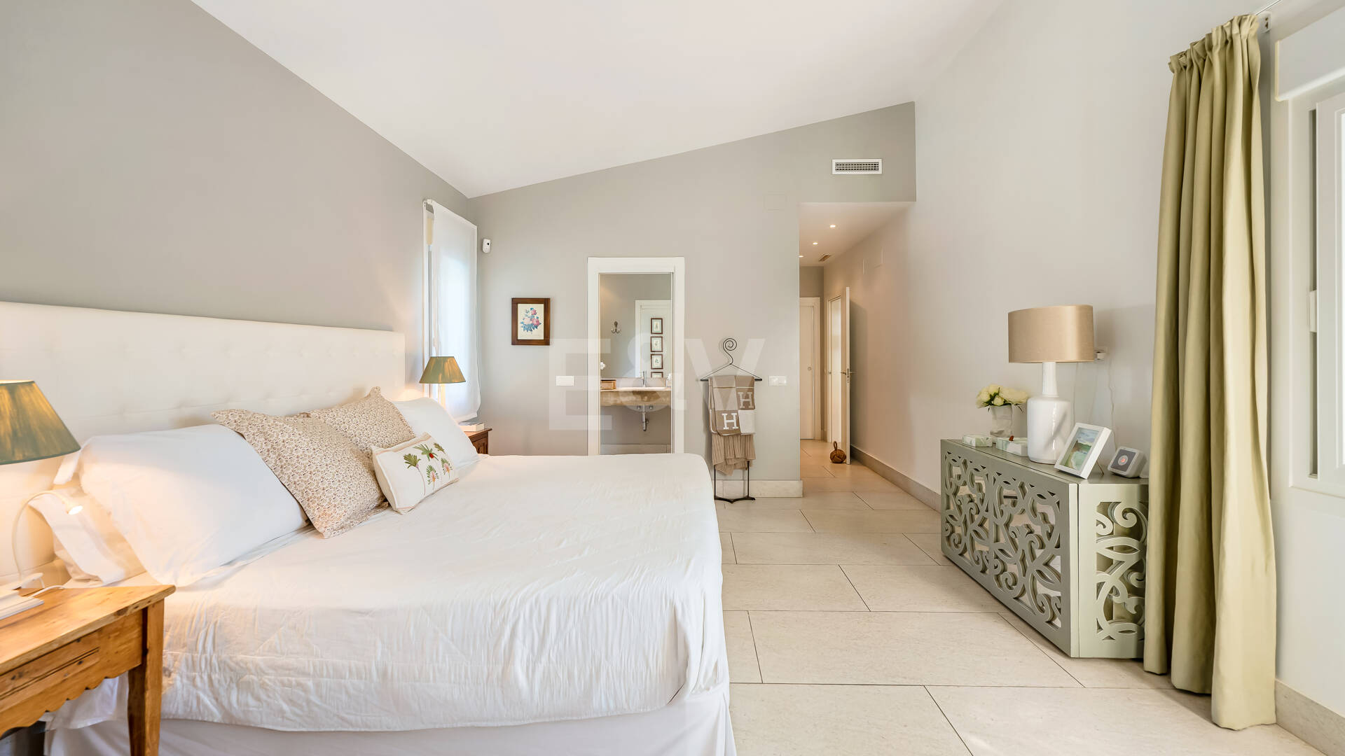 Private Coastal Retreat Combining Peace, Prime Location and Exceptional Value