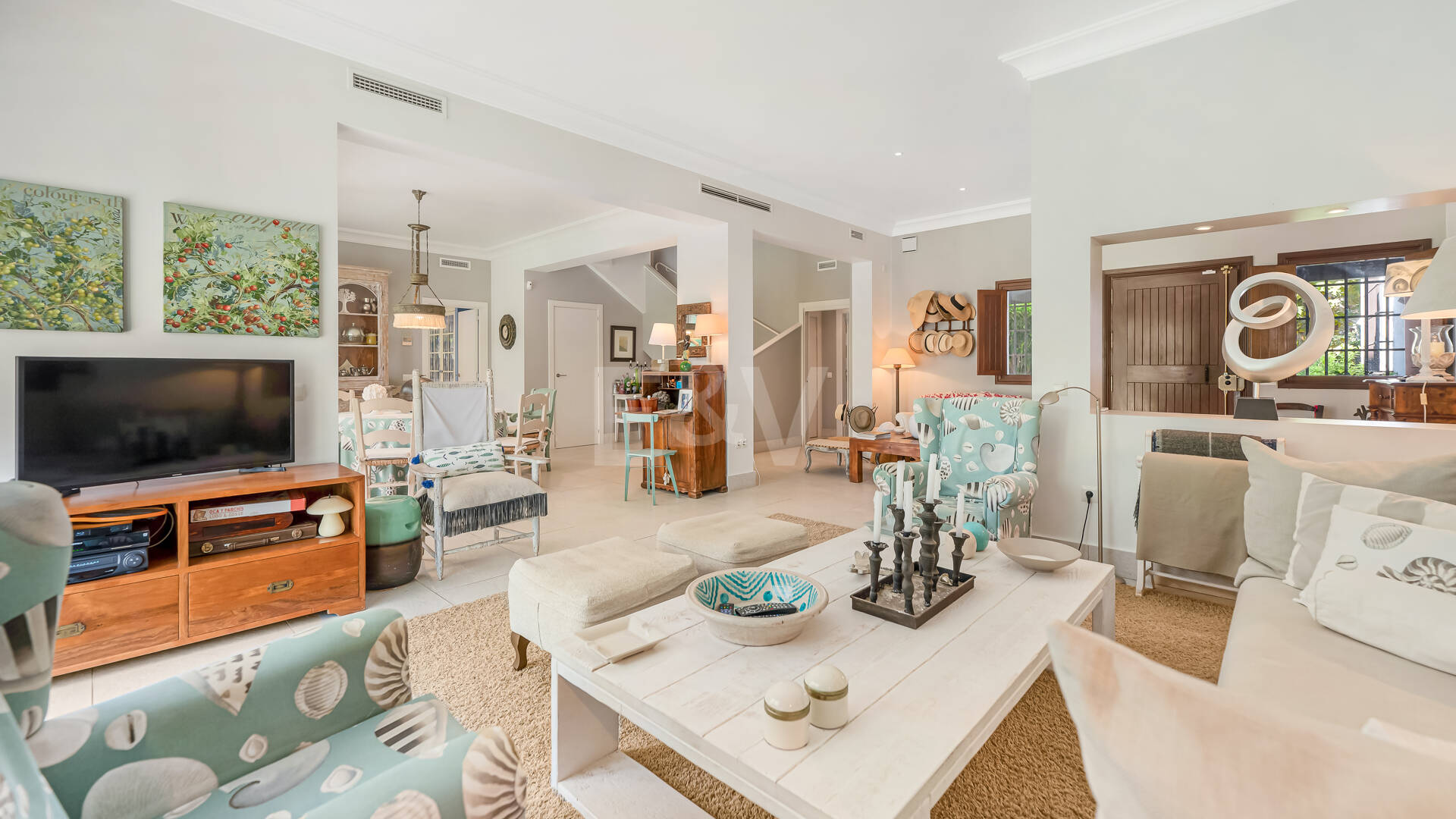 Private Coastal Retreat Combining Peace, Prime Location and Exceptional Value