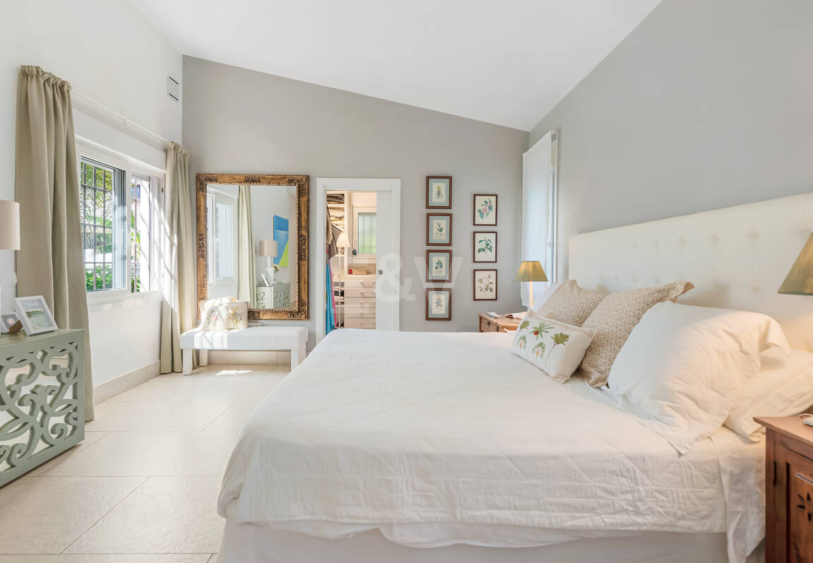 Privat kustretreat som kombinerar fred, primär plats och exceptionellt värde