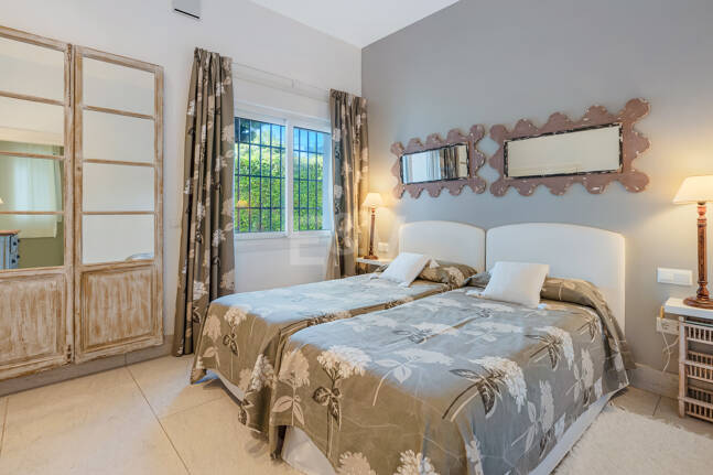 Privat kustretreat som kombinerar fred, primär plats och exceptionellt värde