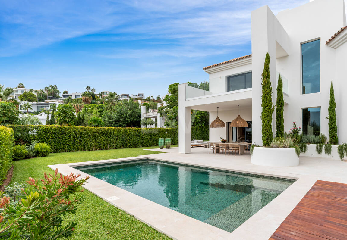 Villa contemporánea recién terminada en una ubicación privilegiada y muy solicitada