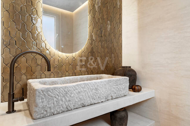 Villa contemporánea recién terminada en una ubicación privilegiada y muy solicitada