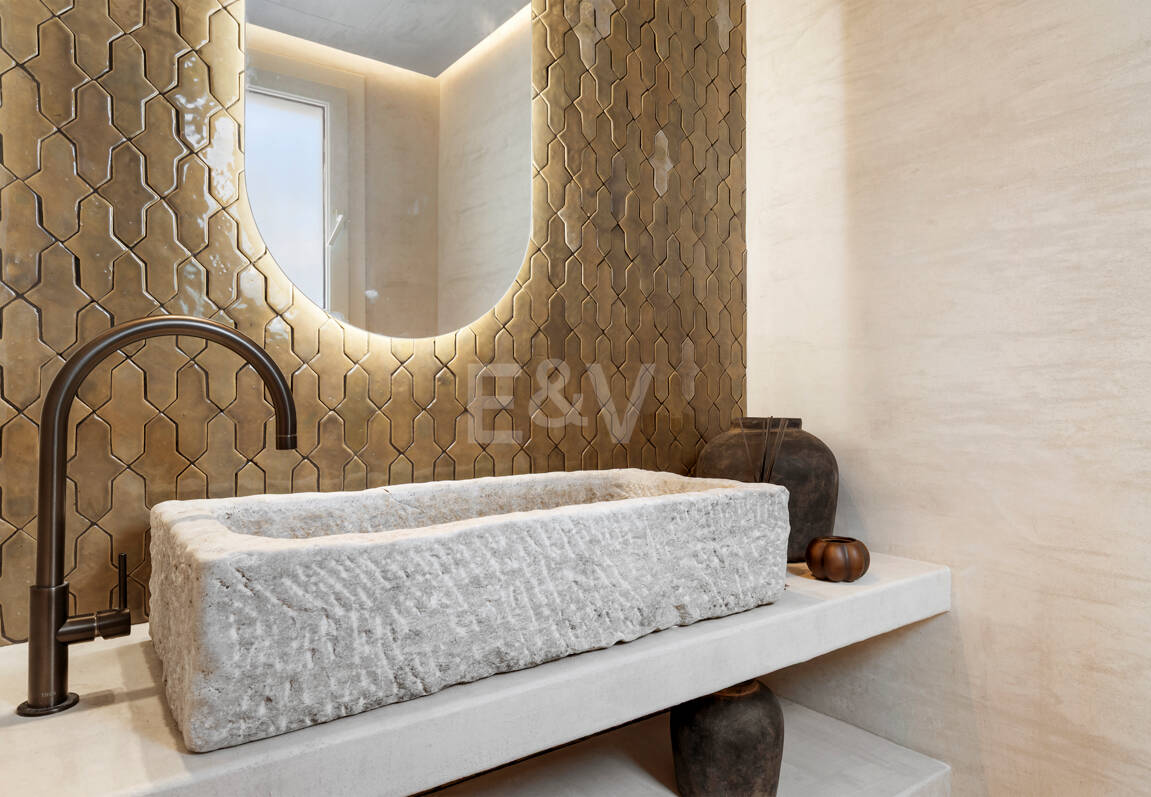 Villa contemporánea recién terminada en una ubicación privilegiada y muy solicitada