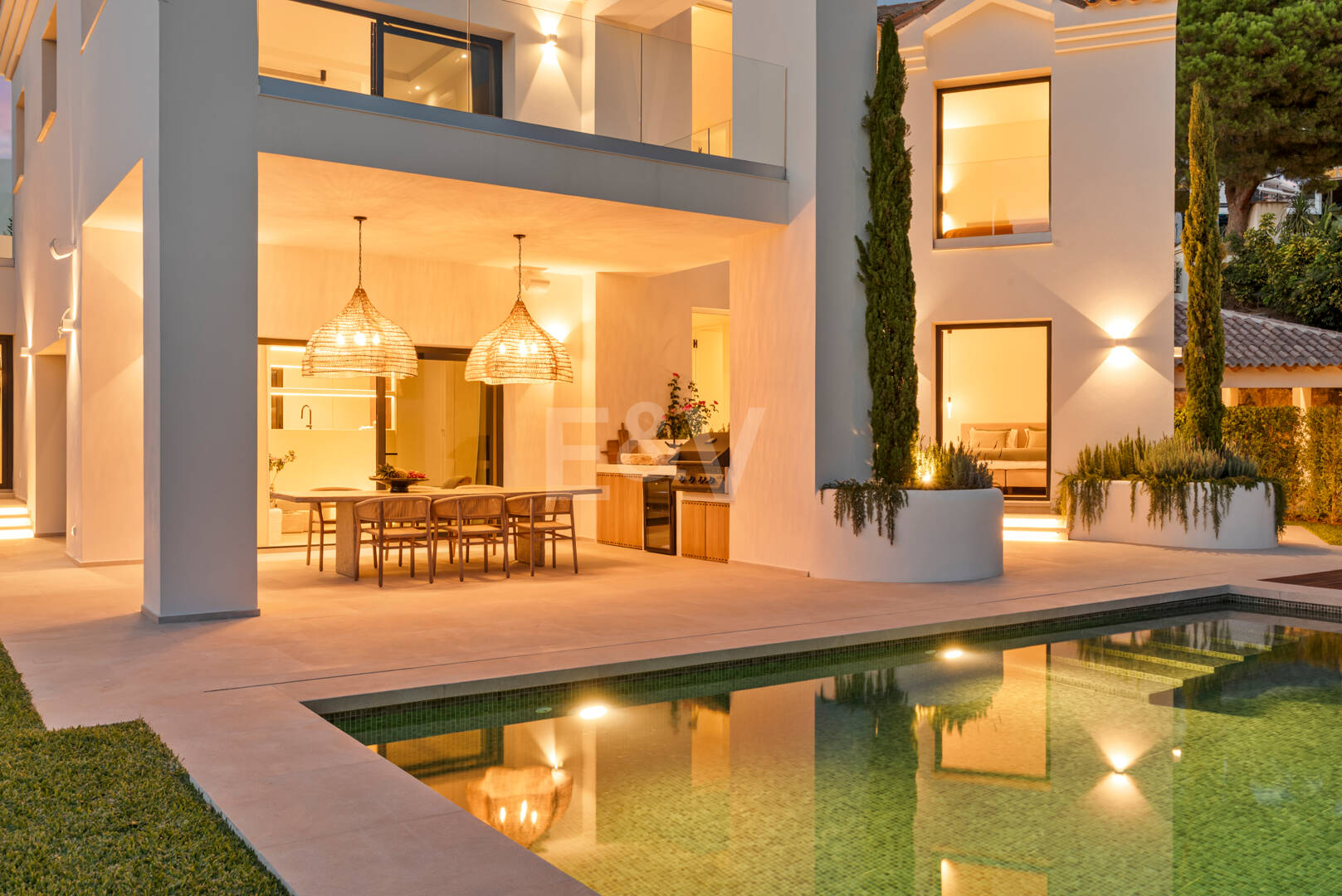 Nowo ukończone Contemporary Villa w pierwszej i wysokiej Sought- Po lokalizacji