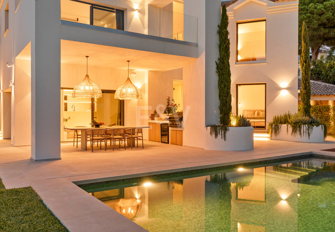 Villa contemporánea recién terminada en una ubicación privilegiada y muy solicitada