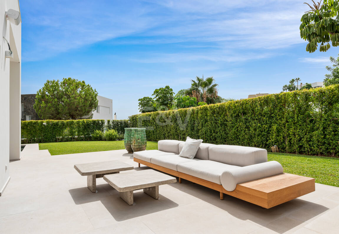 Villa contemporánea recién terminada en una ubicación privilegiada y muy solicitada