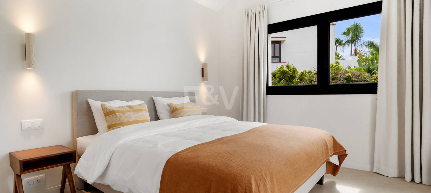 Neu fertiggestellte, zeitgenössische Villa in erstklassiger und begehrter Lage