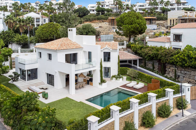 Villa contemporánea recién terminada en una ubicación privilegiada y muy solicitada