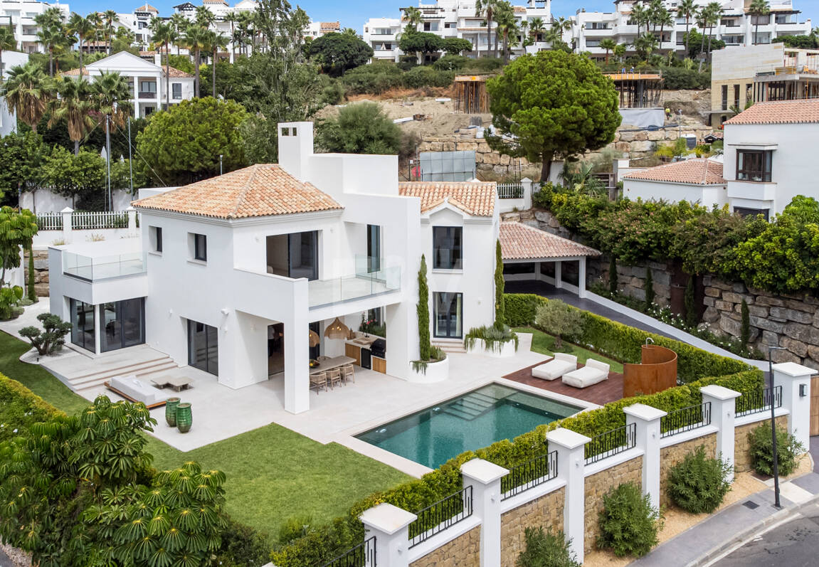 Villa contemporánea recién terminada en una ubicación privilegiada y muy solicitada