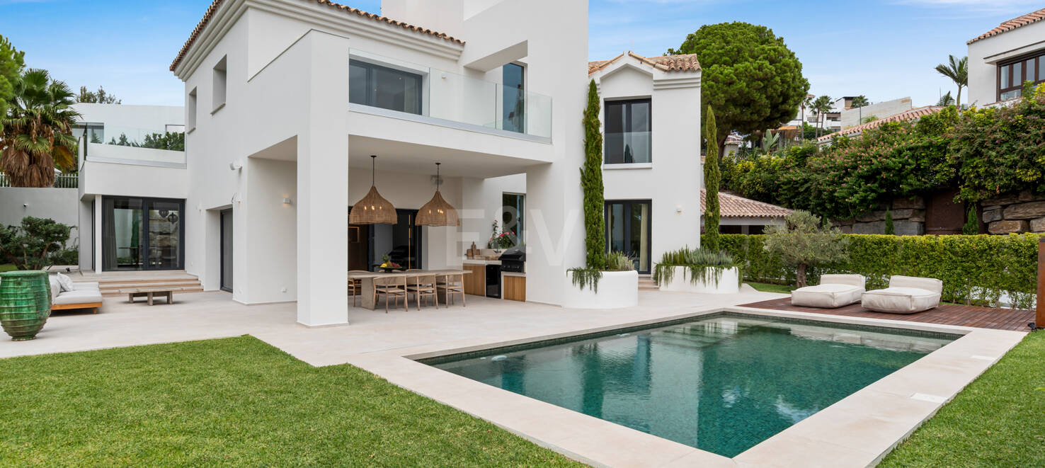 Neu fertiggestellte, zeitgenössische Villa in erstklassiger und begehrter Lage