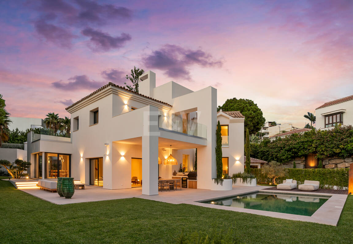 Villa contemporánea recién terminada en una ubicación privilegiada y muy solicitada