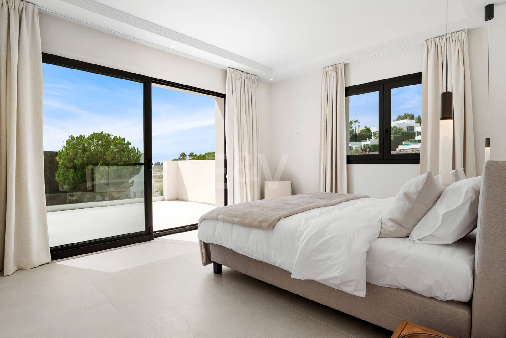 Villa contemporánea recién terminada en una ubicación privilegiada y muy solicitada