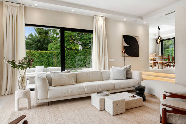 Villa contemporánea recién terminada en una ubicación privilegiada y muy solicitada