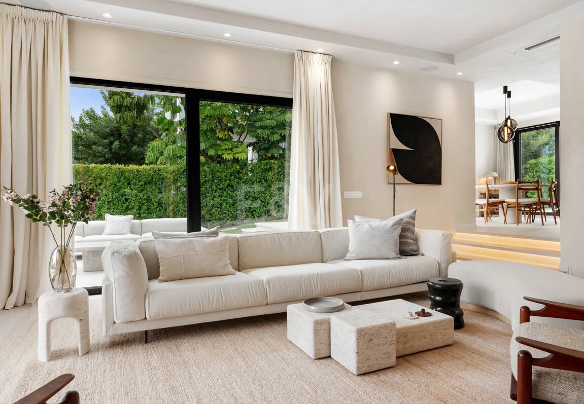 Villa contemporánea recién terminada en una ubicación privilegiada y muy solicitada