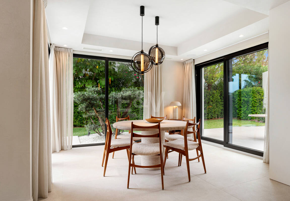 Villa contemporánea recién terminada en una ubicación privilegiada y muy solicitada