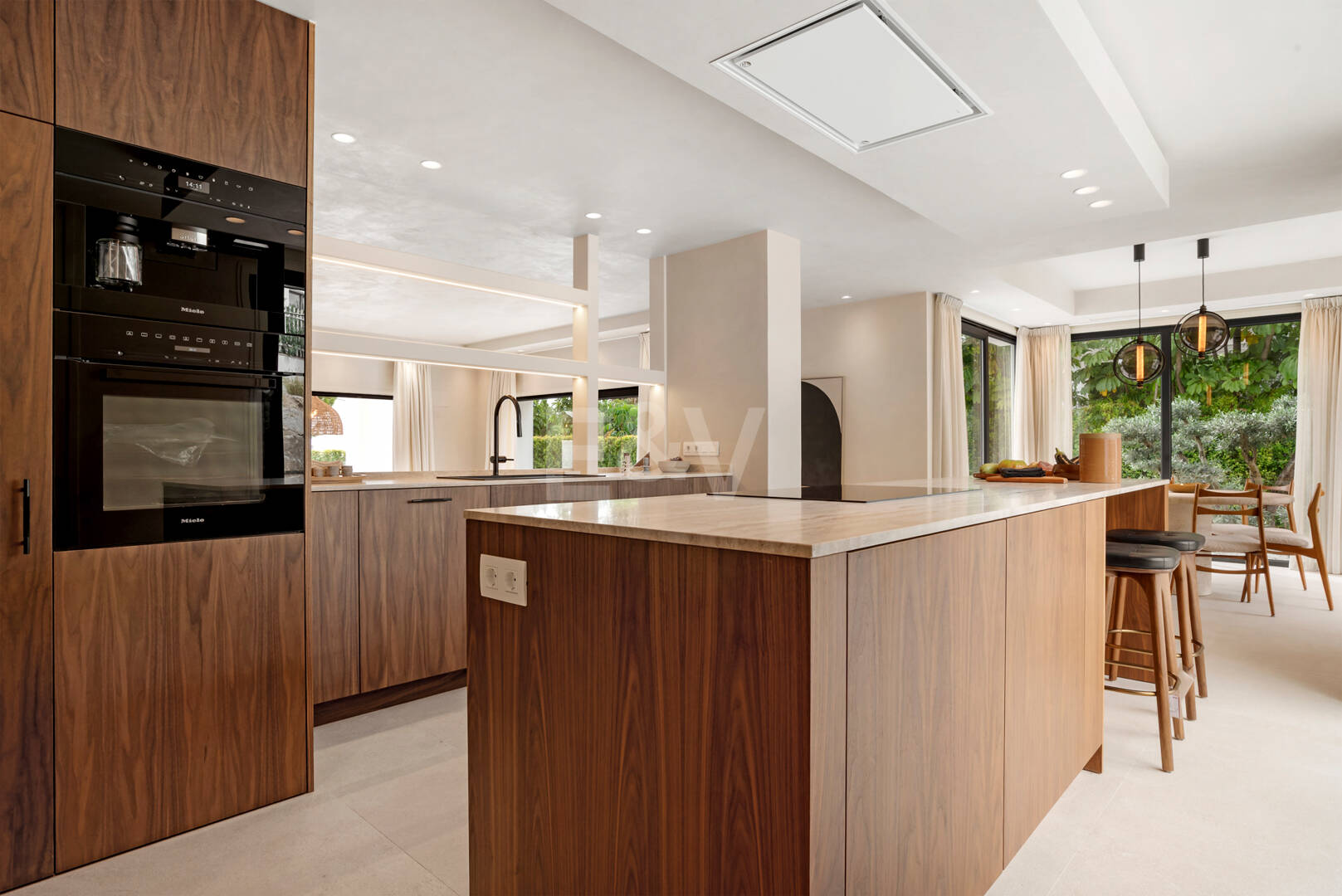 Nowo ukończone Contemporary Villa w pierwszej i wysokiej Sought- Po lokalizacji