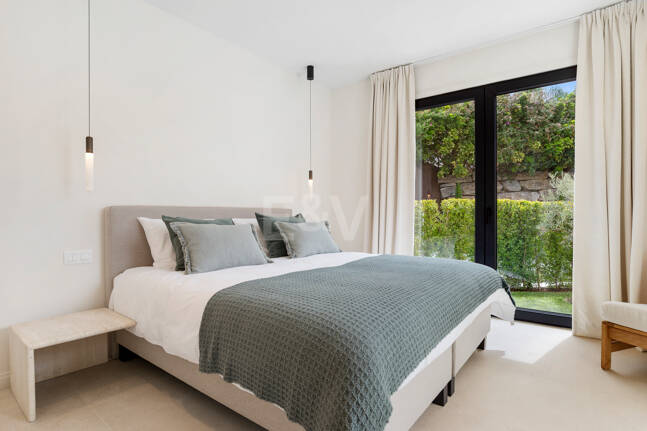 Villa contemporánea recién terminada en una ubicación privilegiada y muy solicitada