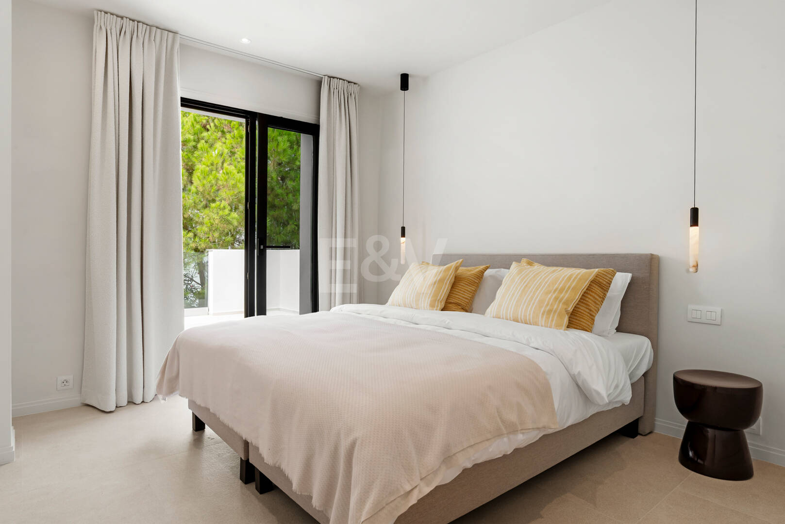 Nowo ukończone Contemporary Villa w pierwszej i wysokiej Sought- Po lokalizacji