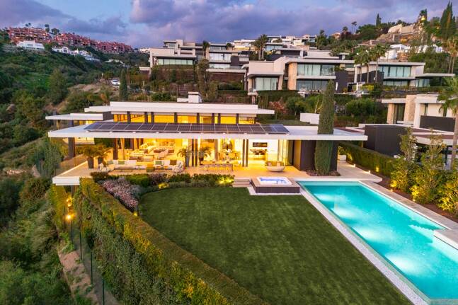 Contemporary Luxury Villa with Panoramic Sea Views in La Quinta