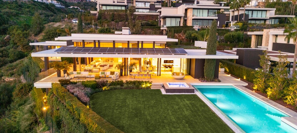 Contemporary Luxury Villa with Panoramic Sea Views in La Quinta