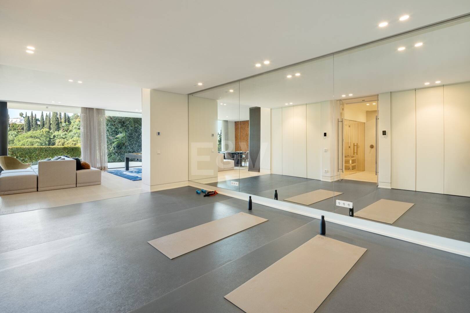 Villa de lujo contemporánea con vistas panorámicas al mar en La Quinta