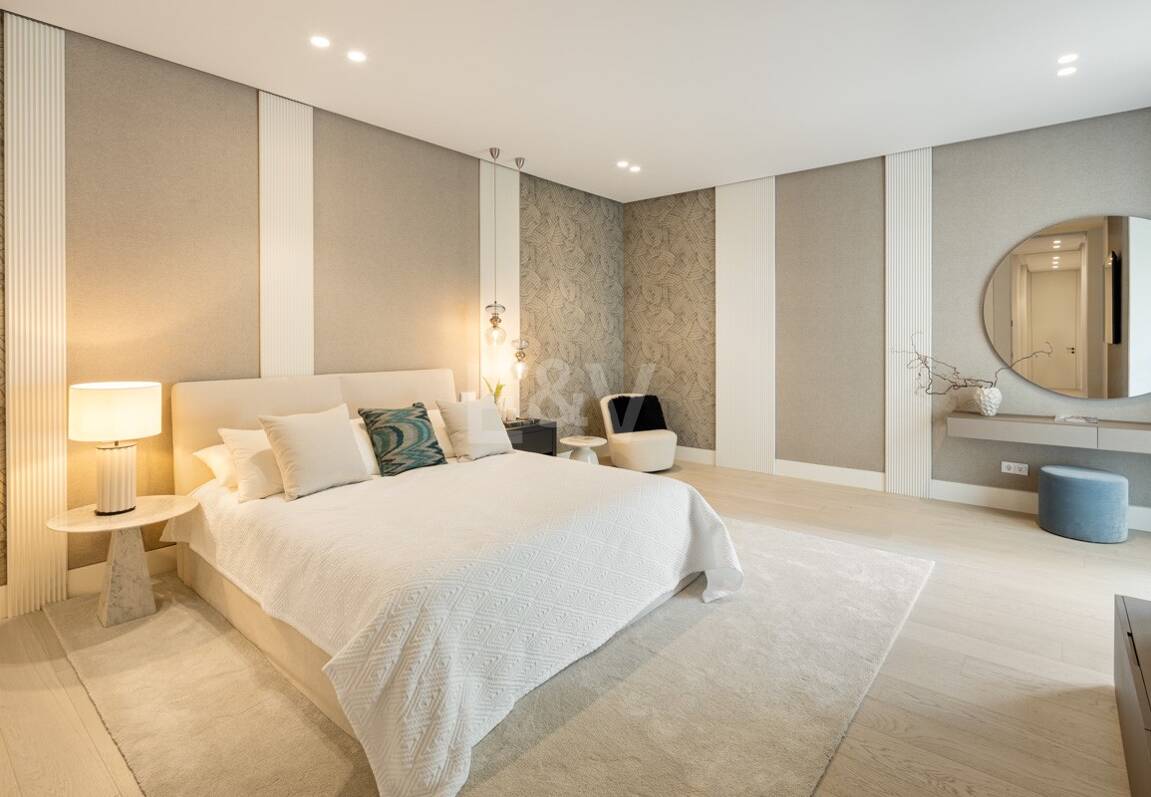 Contemporary Luxury Villa with Panoramic Sea Views in La Quinta