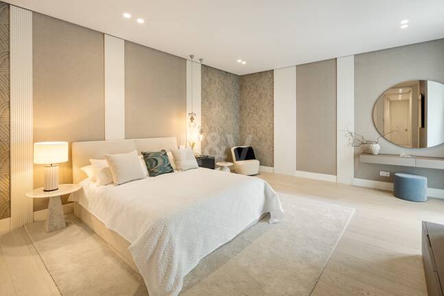 Contemporary Luxury Villa with Panoramic Sea Views in La Quinta