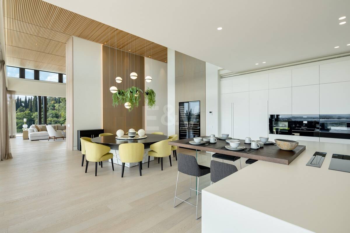 Contemporary Luxury Villa with Panoramic Sea Views in La Quinta