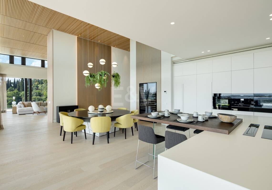 Contemporary Luxury Villa with Panoramic Sea Views in El Herrojo, La Quinta