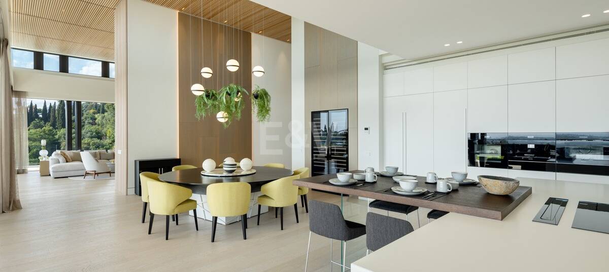 Moderne Luxusvilla mit Panoramablick auf das Meer in La Quinta