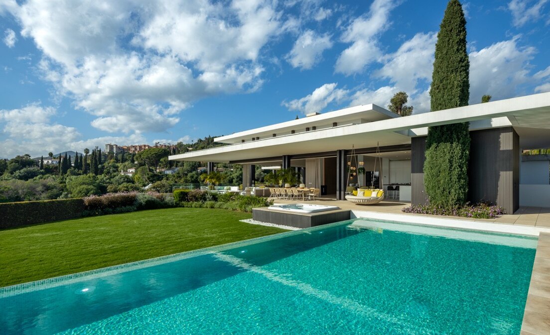 Contemporary Luxury Villa with Panoramic Sea Views in La Quinta