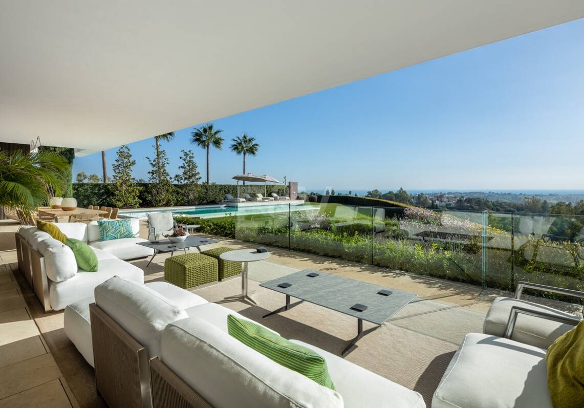 Contemporary Luxury Villa with Panoramic Sea Views in El Herrojo, La Quinta