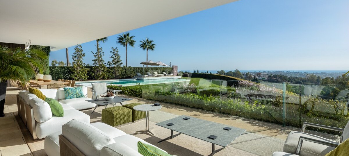 Contemporary Luxury Villa with Panoramic Sea Views in La Quinta