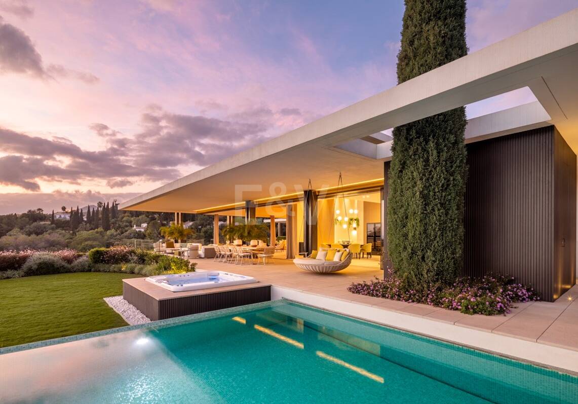 Contemporary Luxury Villa with Panoramic Sea Views in El Herrojo, La Quinta