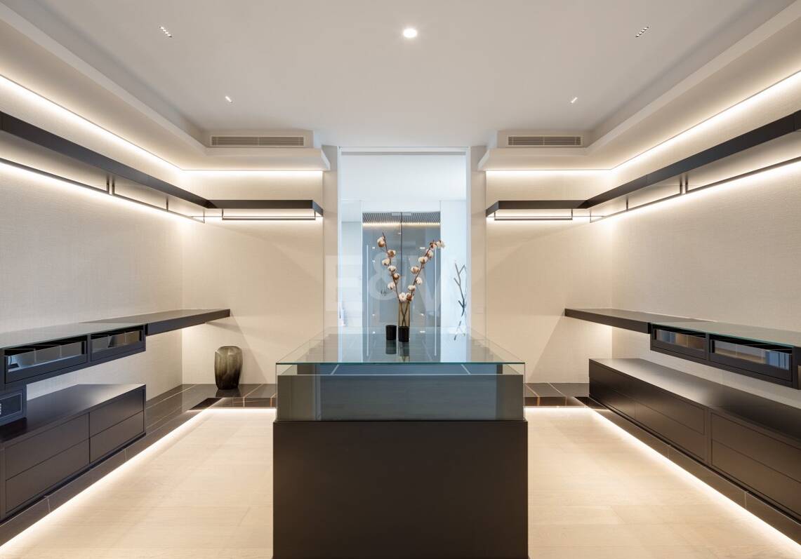 Contemporary Luxury Villa with Panoramic Sea Views in El Herrojo, La Quinta
