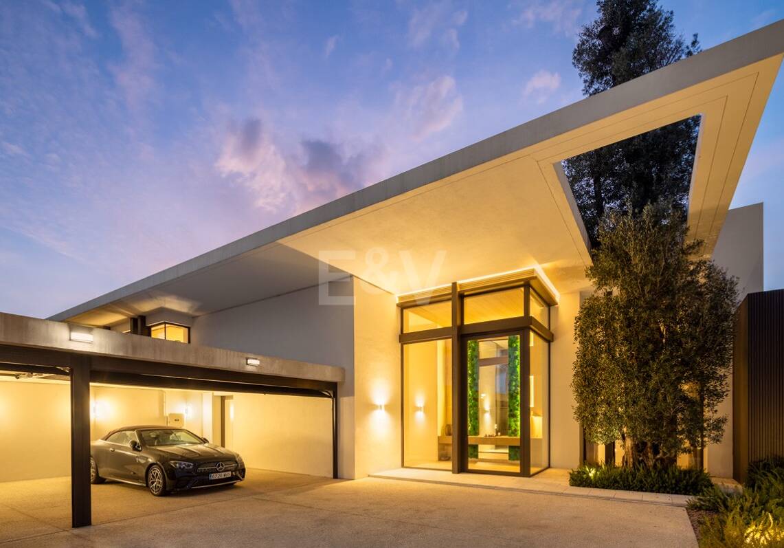 Contemporary Luxury Villa with Panoramic Sea Views in El Herrojo, La Quinta