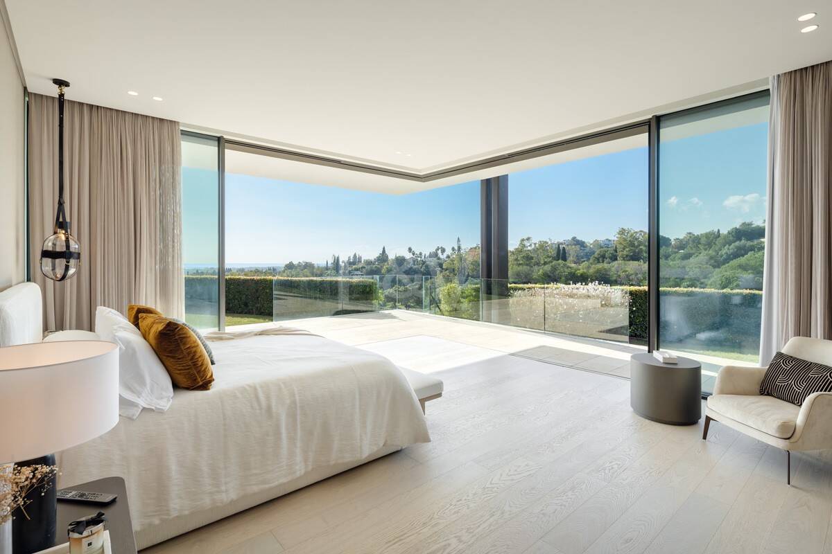 Contemporary Luxury Villa with Panoramic Sea Views in La Quinta