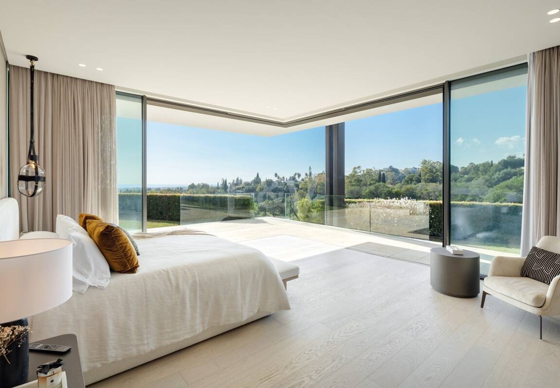 Contemporary Luxury Villa with Panoramic Sea Views in La Quinta